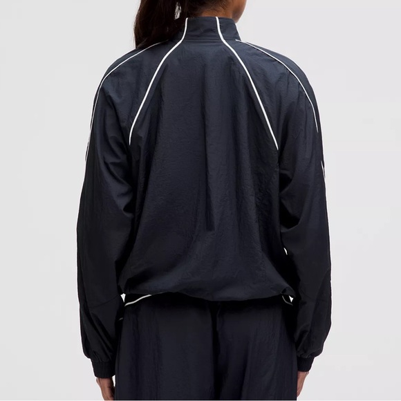 Lululemon License to Train Lightweight Jacket NWT - Picture 3 of 14